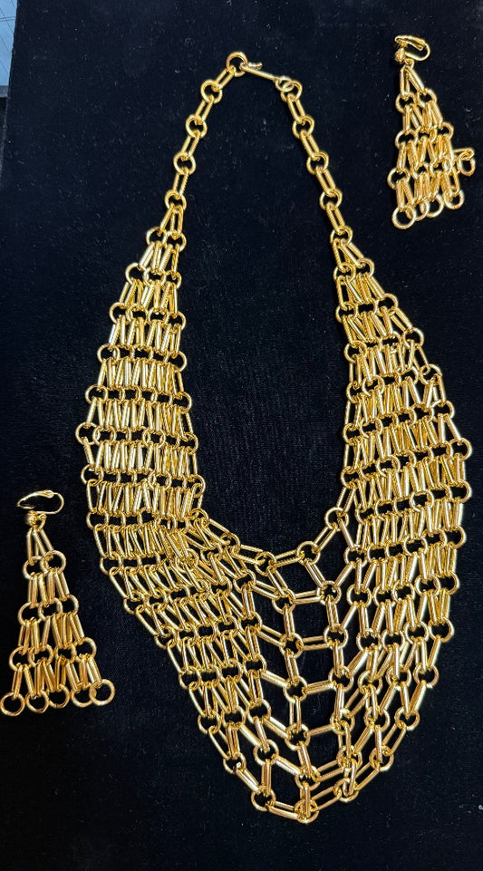 Vintage Avon 60's Gold Tone Chain Necklace Clip earrings Set