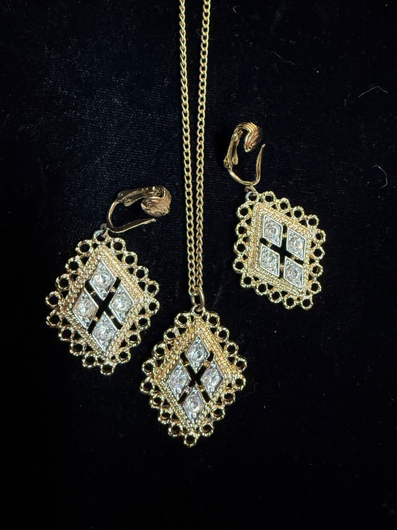 VINTAGE Sarah Coventry Rhinestone Necklace Clip Earring set Gold Tone