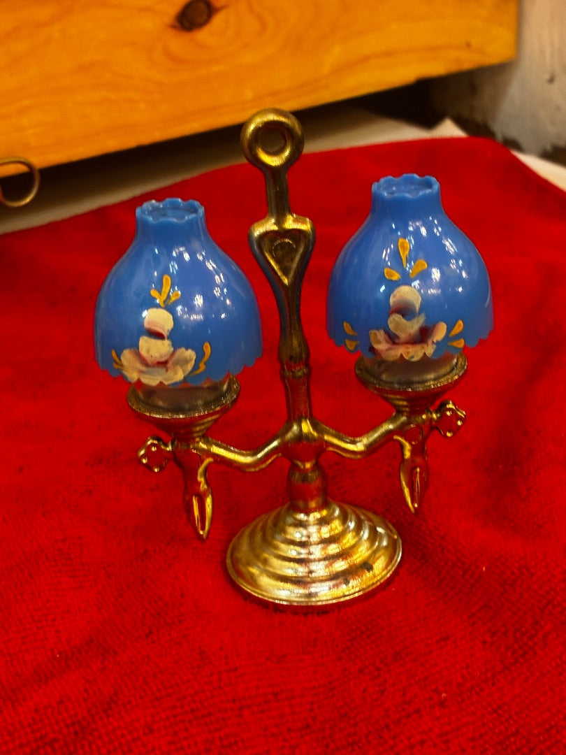 Oil lamps shakers