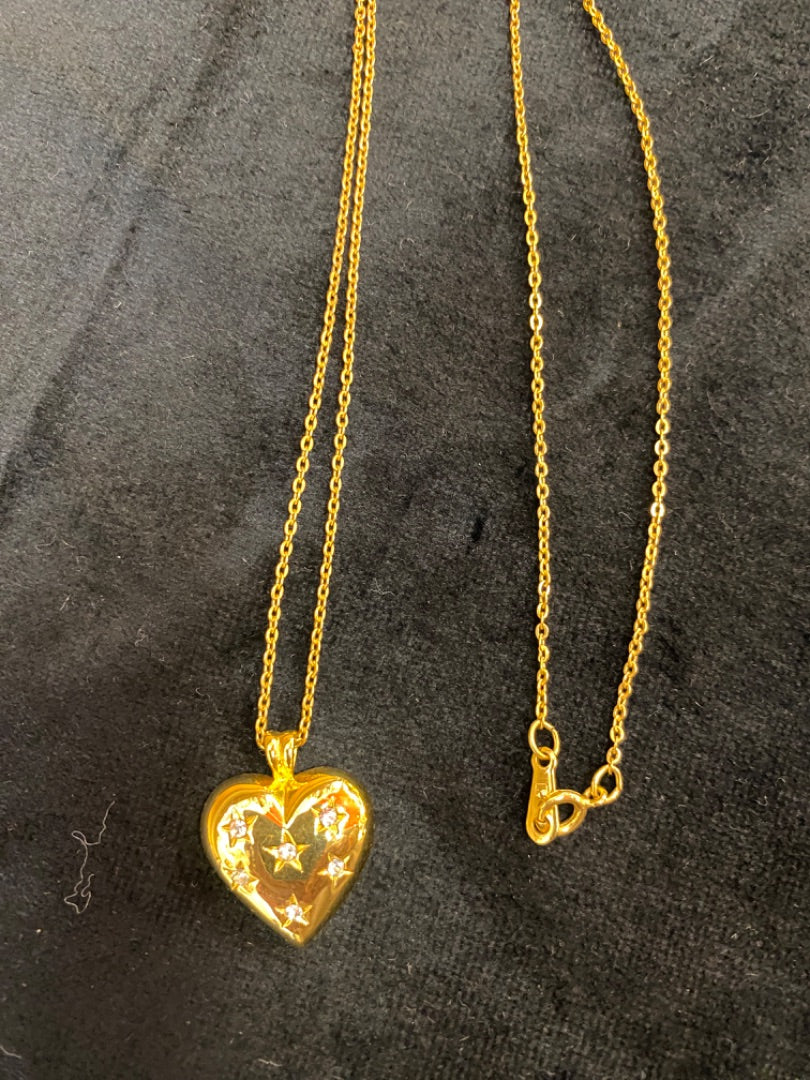 Avon Heart necklace Gold Tone