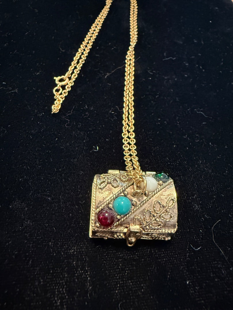 Vintage 1974 Avon Queens Ransom Pill Box Necklace