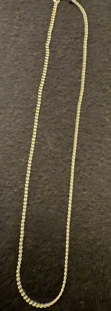 VYG Avon single strand silver toned necklace
