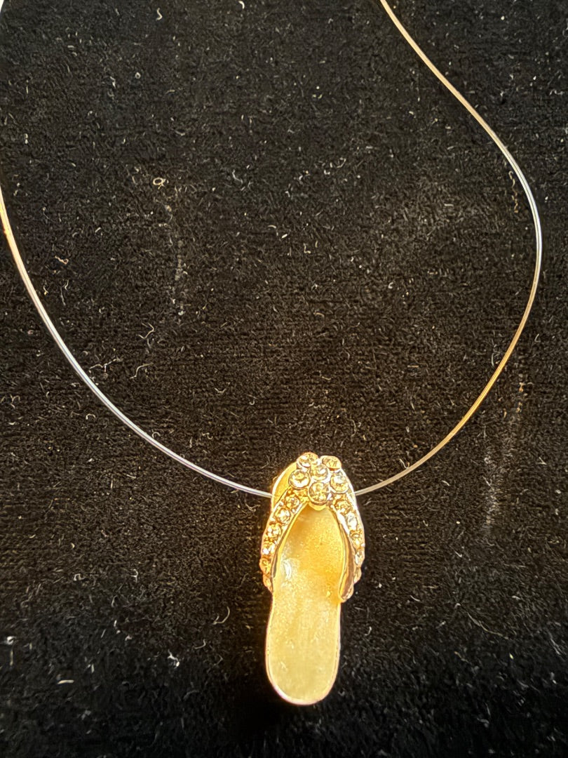 Simple Sandle Necklace