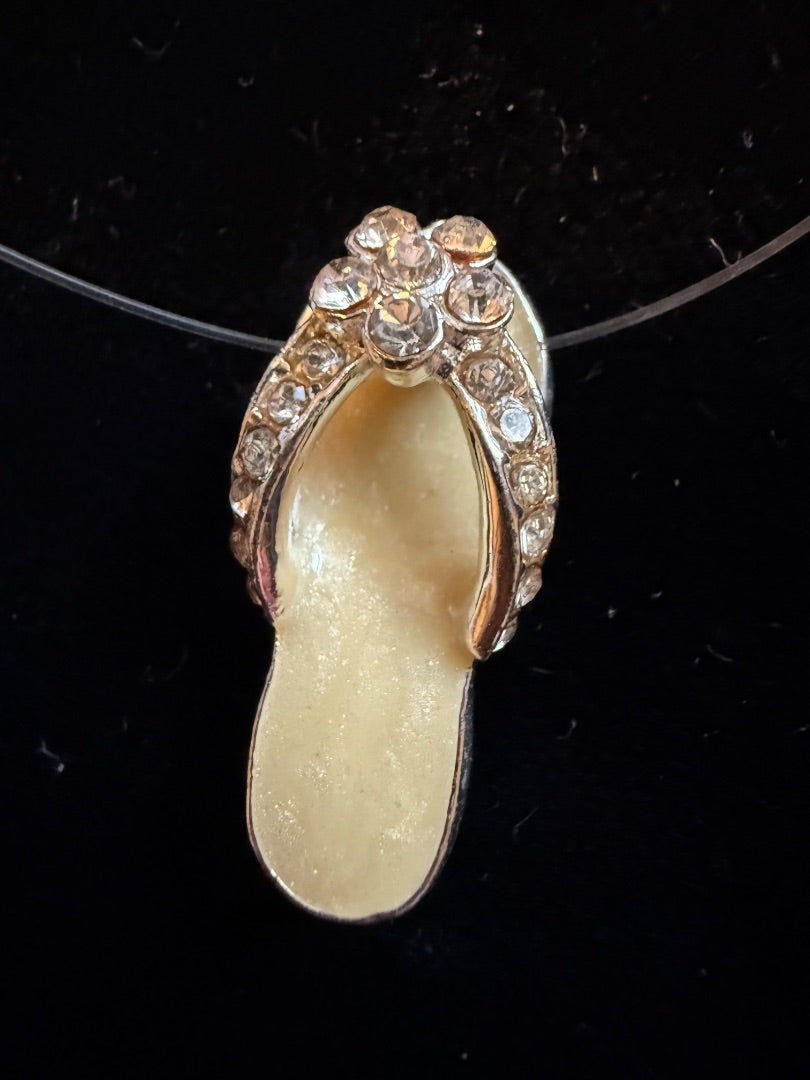 Simple Sandle Necklace