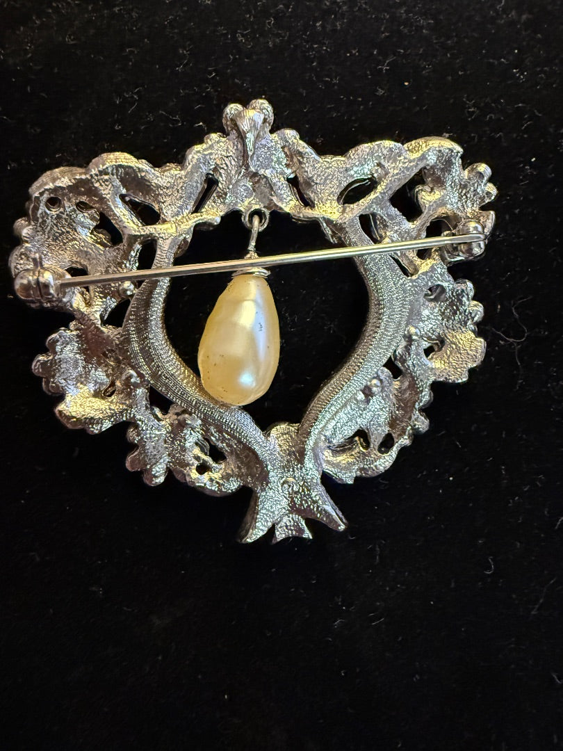 1980’s VTG Pearl Drop Brooch