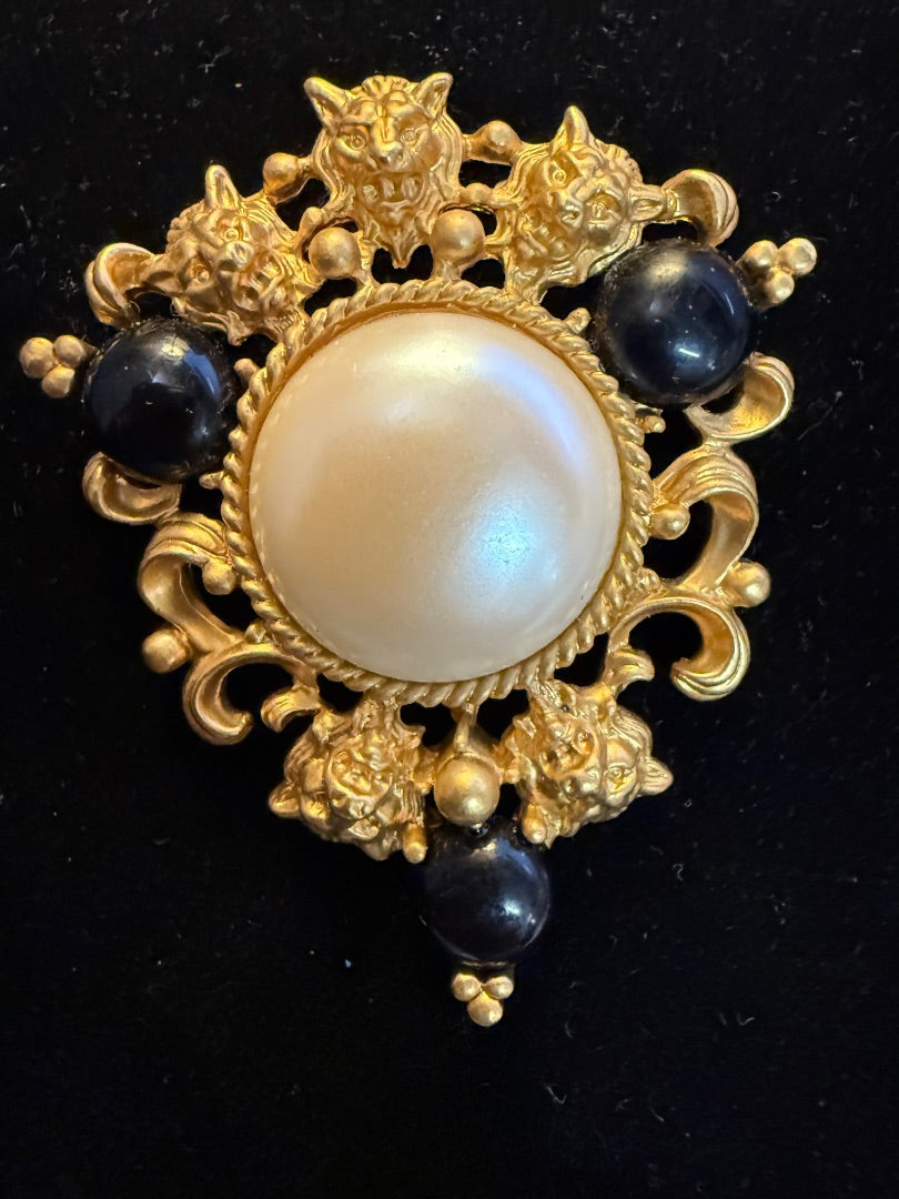 VTG Avon Lions Head Brooch