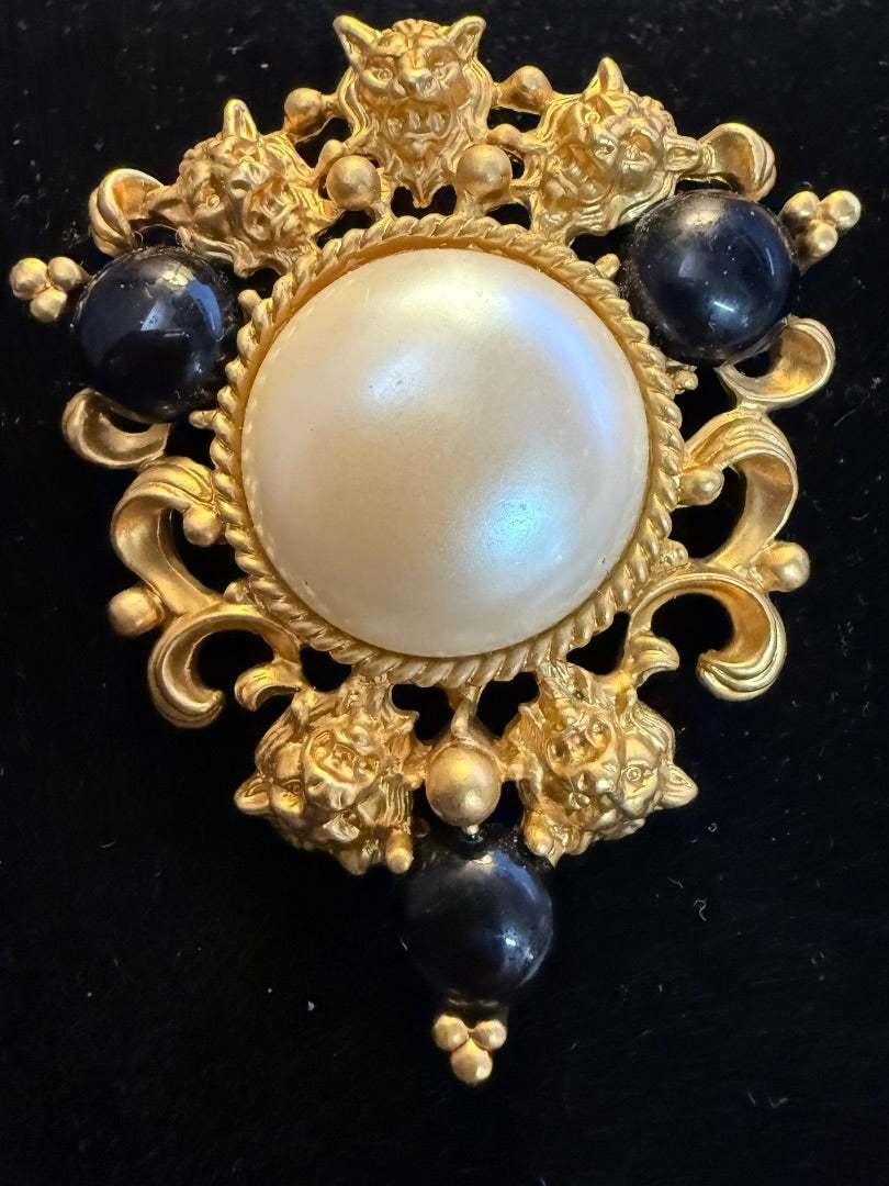 VTG Avon Lions Head Brooch
