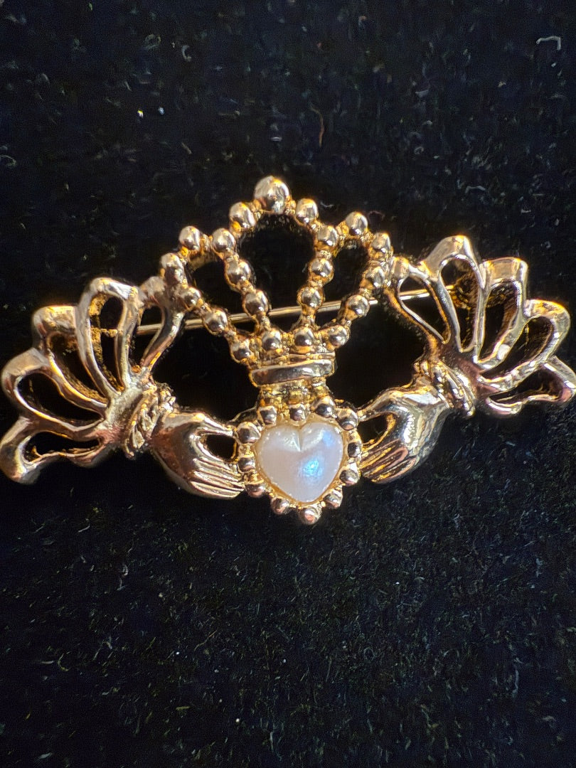 IRISH CLADDAGH  Brooch / Pin