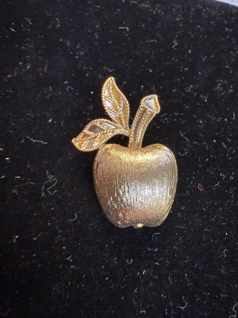 '74 Apple Brooch / Pin