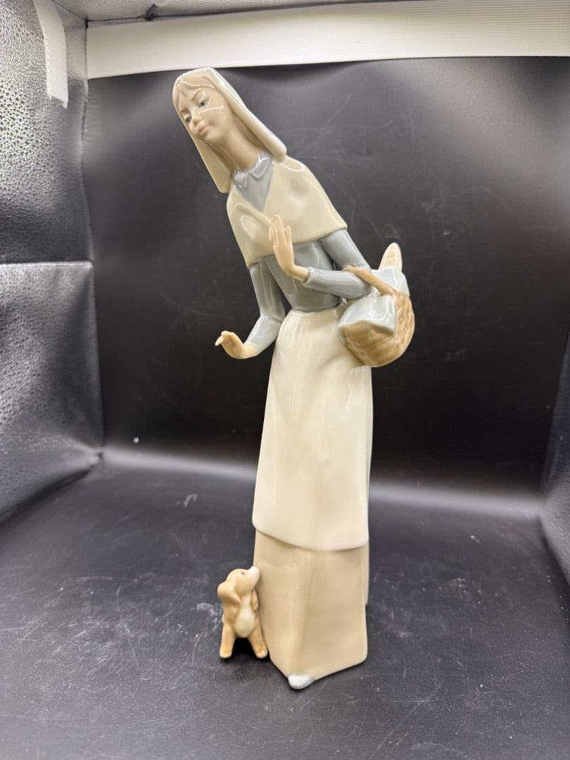 Lladro Spain Sheepheardress