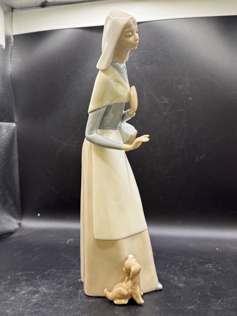 Lladro Spain Sheepheardress