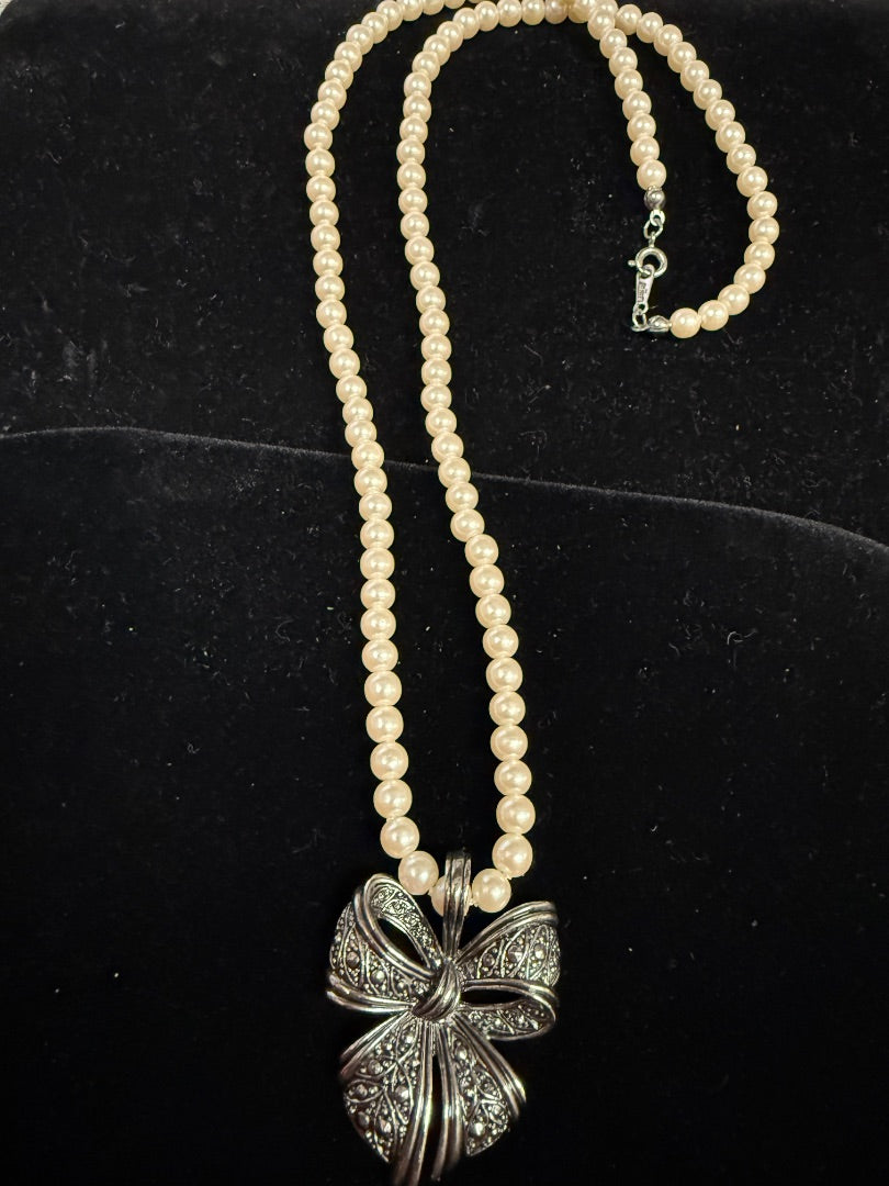 Vtg Avon Ribbon Pendant & Pearl Necklace