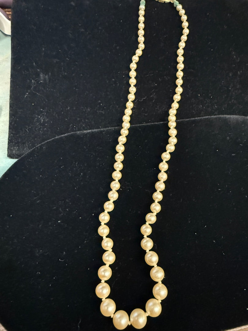 50's Vintage  BeigePearl Necklace