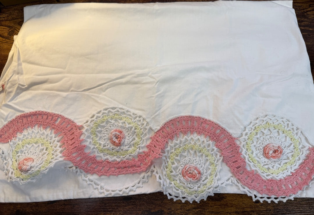 Vtg Embroidered Pillow Cases  Yellow Pink edge
