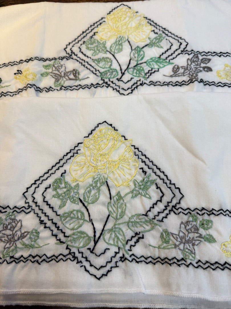 Vtg Embroidered Pillow Cases  Yellow Black