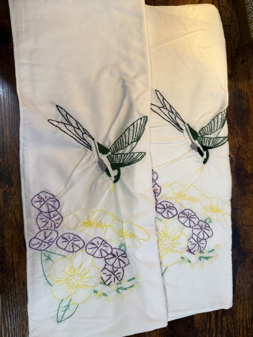 Vtg Embroidered Pillow Cases Hummingbird
