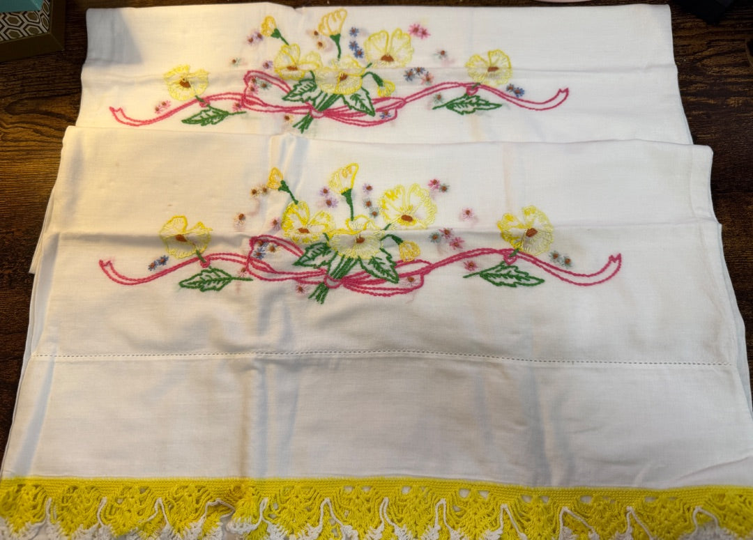 Vtg Embroidered Pillow Cases Pink