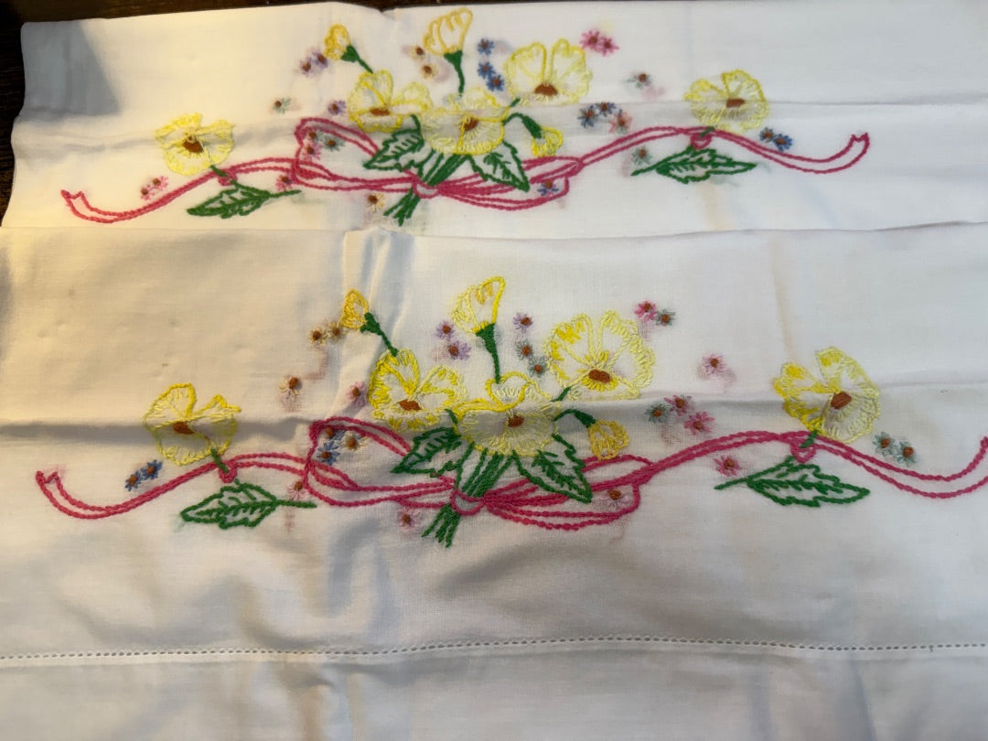Vtg Embroidered Pillow Cases Pink