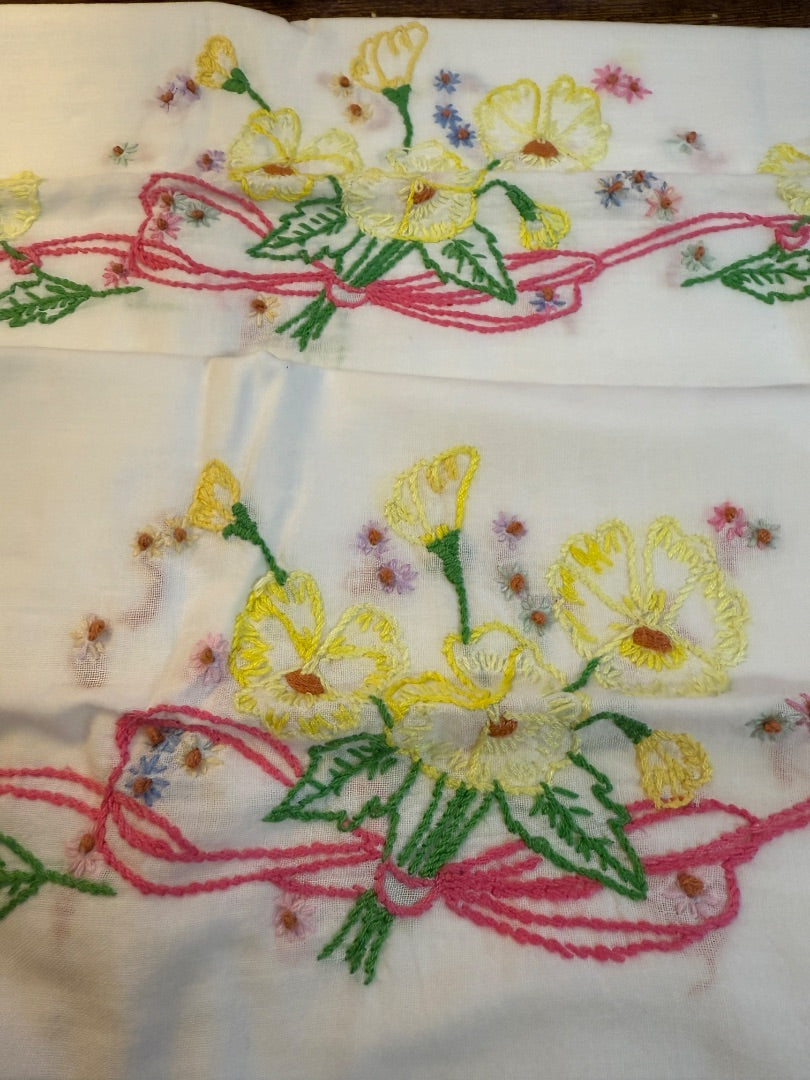Vtg Embroidered Pillow Cases Pink