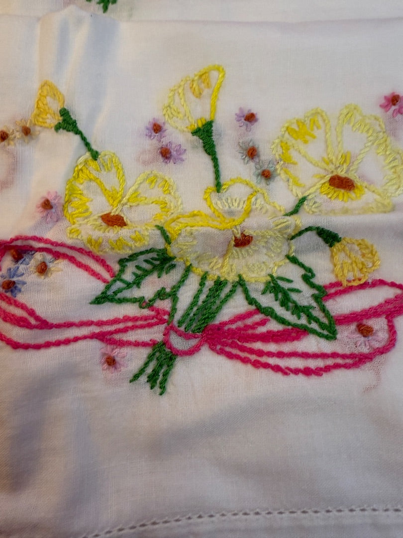 Vtg Embroidered Pillow Cases Pink