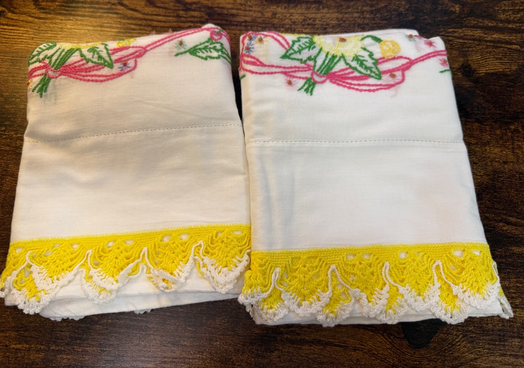 Vtg Embroidered Pillow Cases Pink