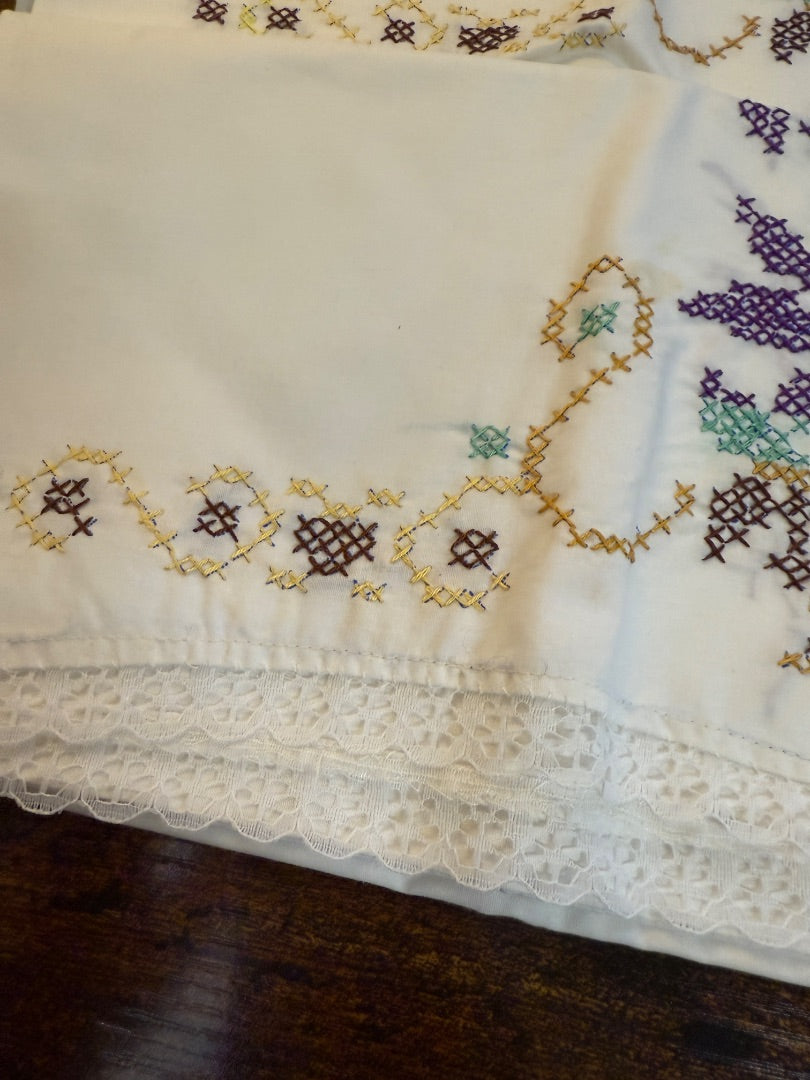 Vtg Embroidered Pillow Cases Purple Flower Basket