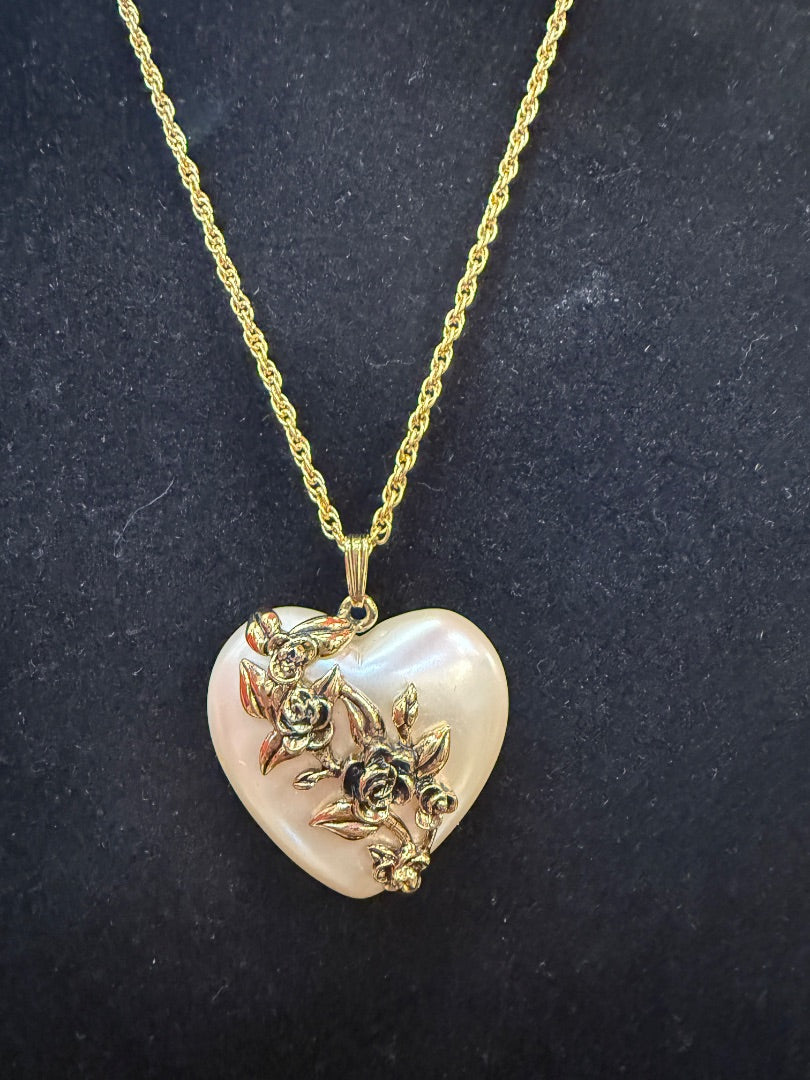 Vtg Avon Gold tone Pearl Heart Flowers