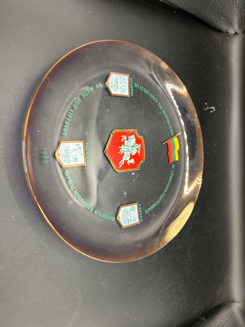 decoration Lithuanian independence clear glass plate with emblems