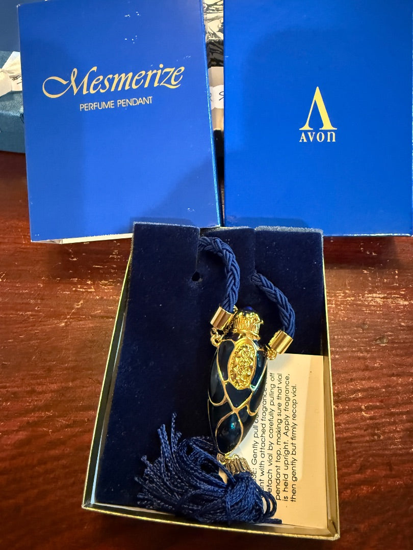 AVON 1992 Mesmerize Perfume Pendant