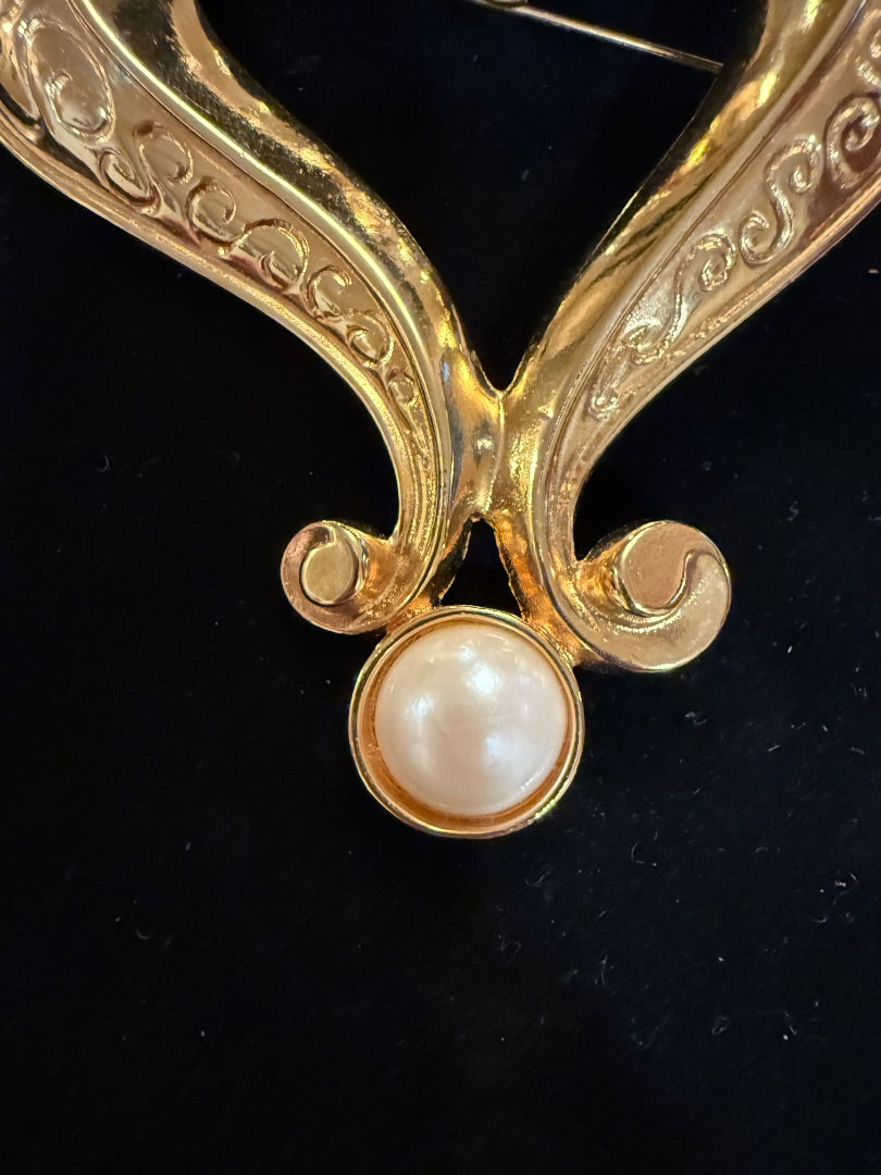 AVON Heart Brooch