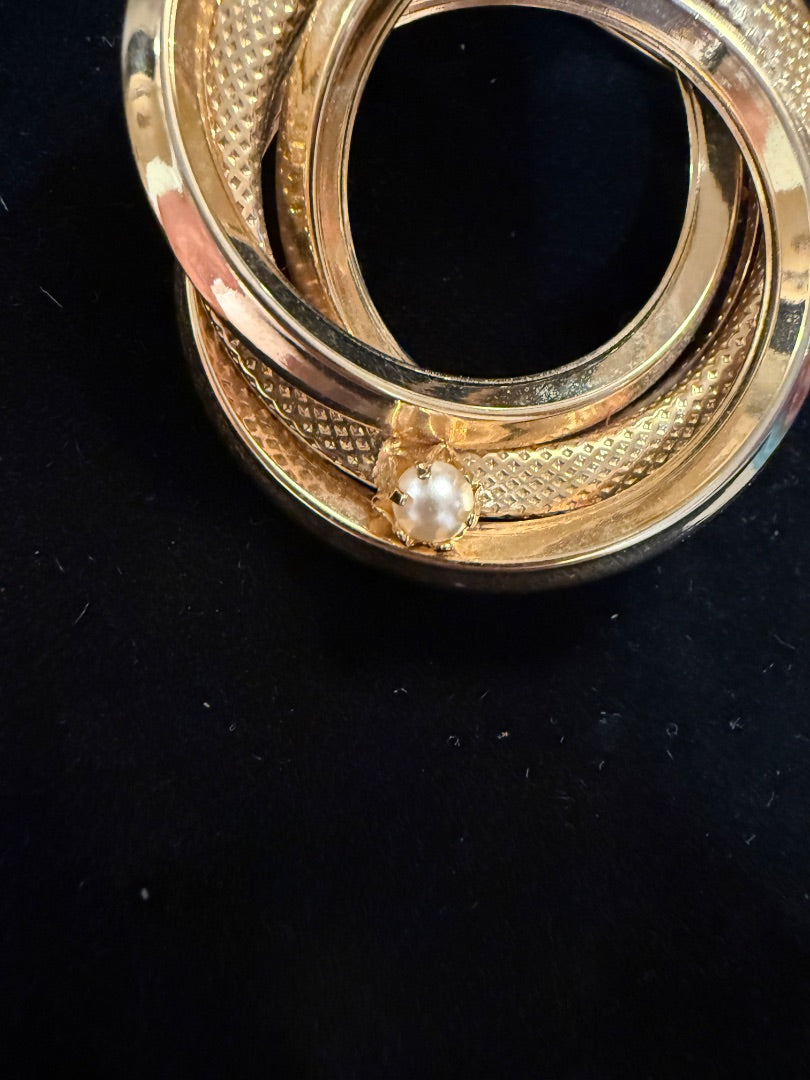 Gold Unmarked Unmarked 1970's Brooch