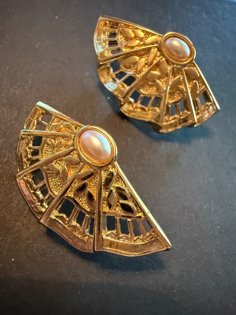 Pearl Fan Clip Earrings