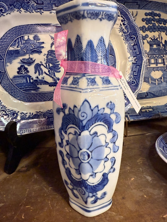 8.5 Blue Willow Vase