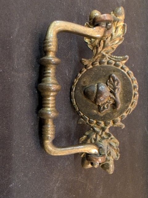 Figural Pull