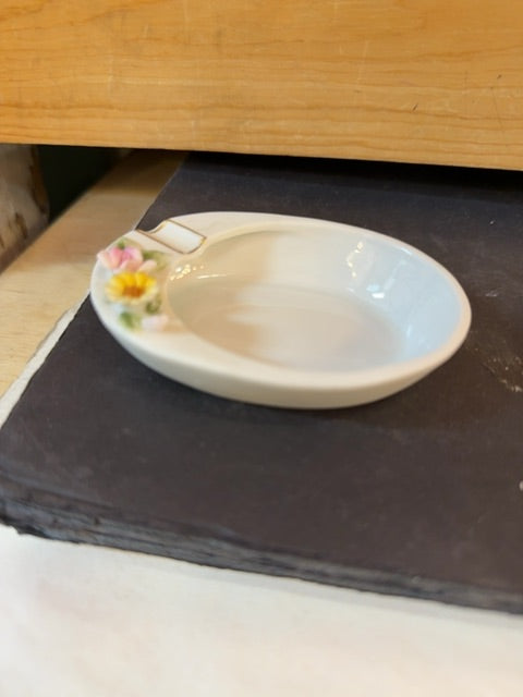 Lefton ash tray