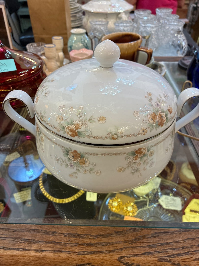 Lidded bowl