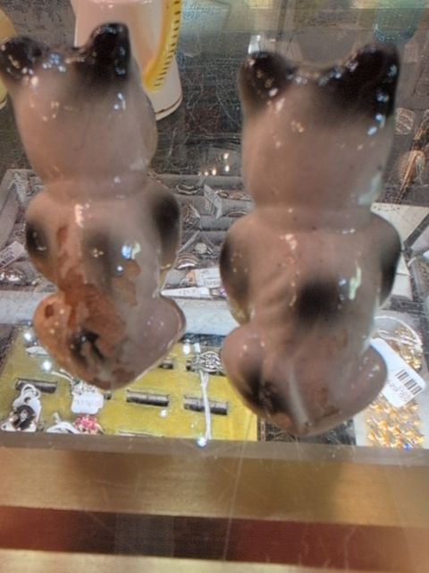 American bulldog salt and pepper shakers as is