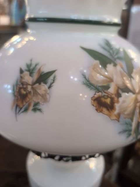 Floral gone with the wind Glass lamp