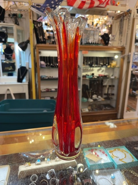 Swung vase