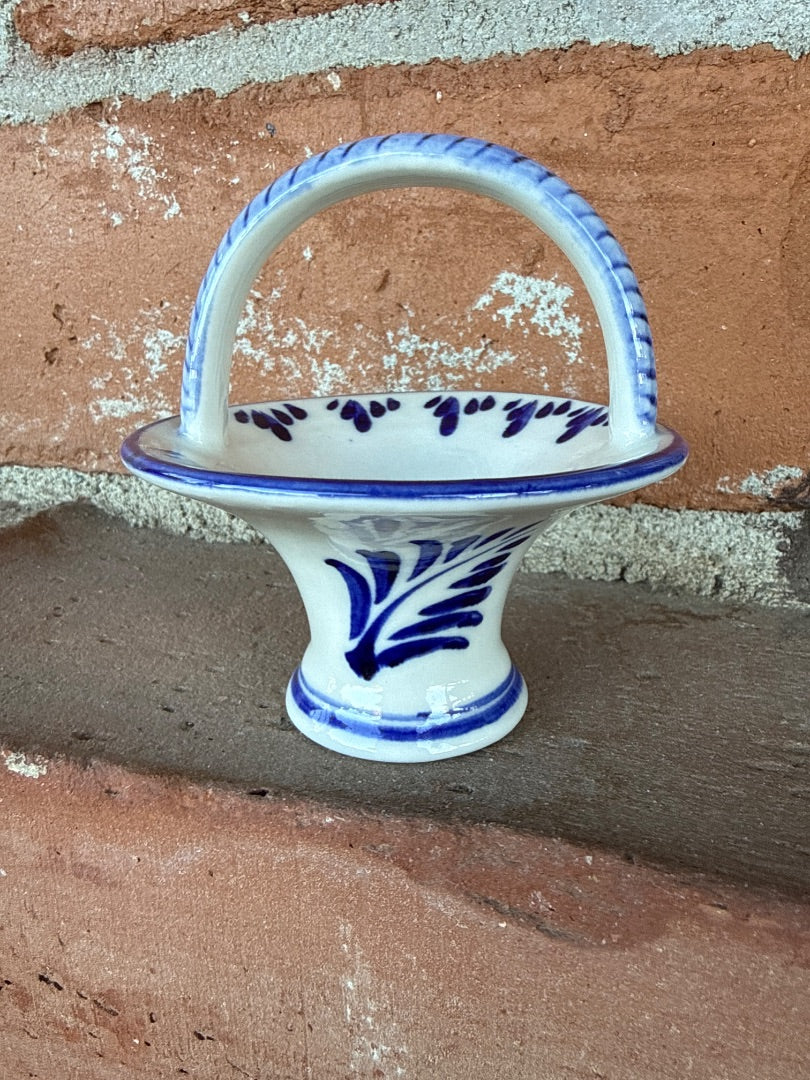 Delft blue basket