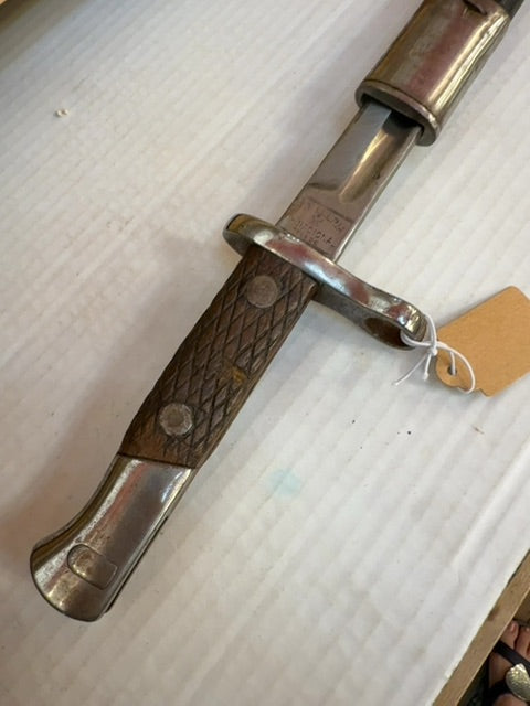 Spanish artillery M 1913 Barnett with scabbard
