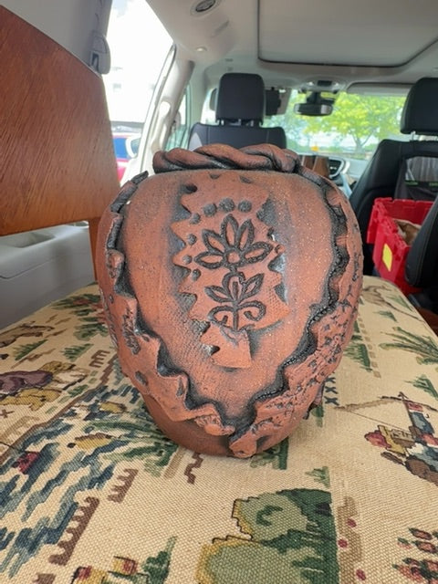 HM pottery vase