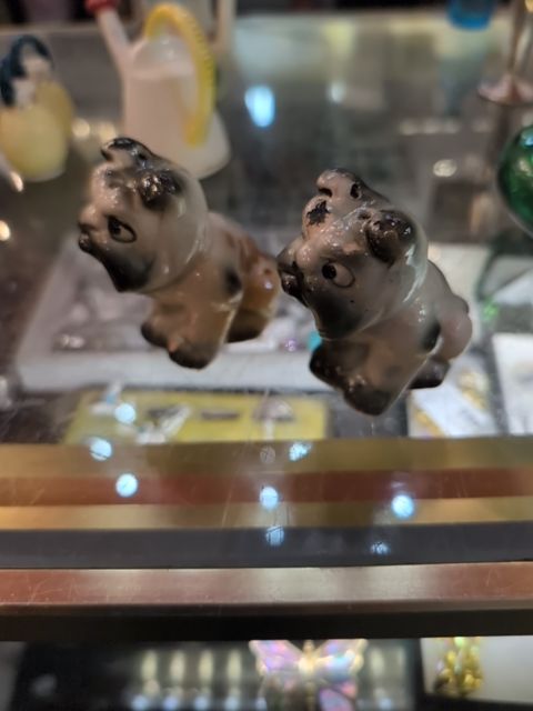 American bulldog salt and pepper shakers as is