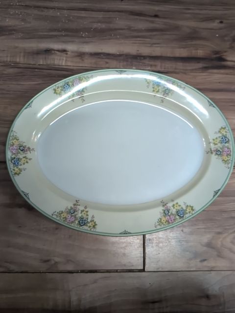 Meito Isabella pattern charger