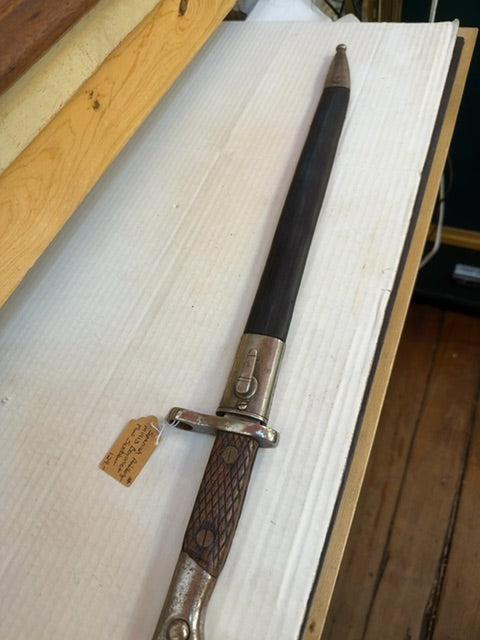 Spanish artillery M 1913 Barnett with scabbard