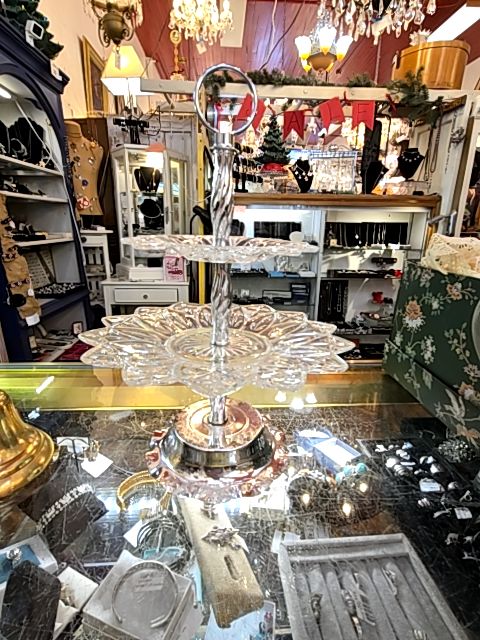 Tiered serving plate