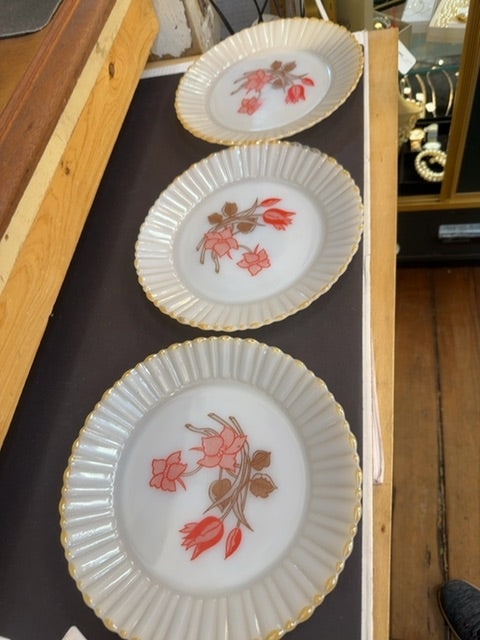 Vtg termocrisa milk glass dinner  plates (3)