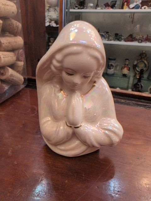 Iridescent porcelain statuary vase