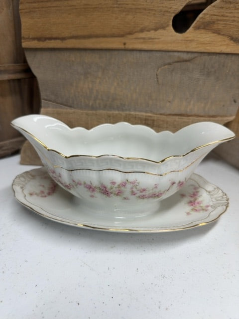 Gravy boat