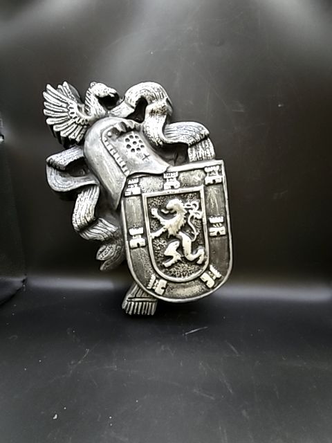Ceramic Crest